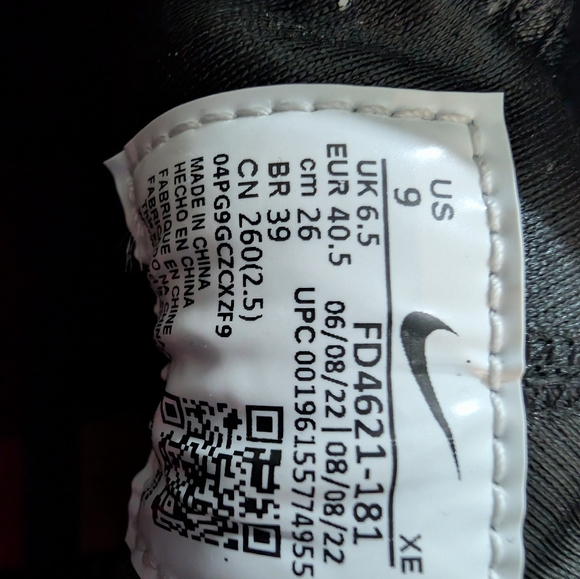 Nike White and Black Athletic Shoes with Chunky Sole Size 9 - Picture 6 of 7